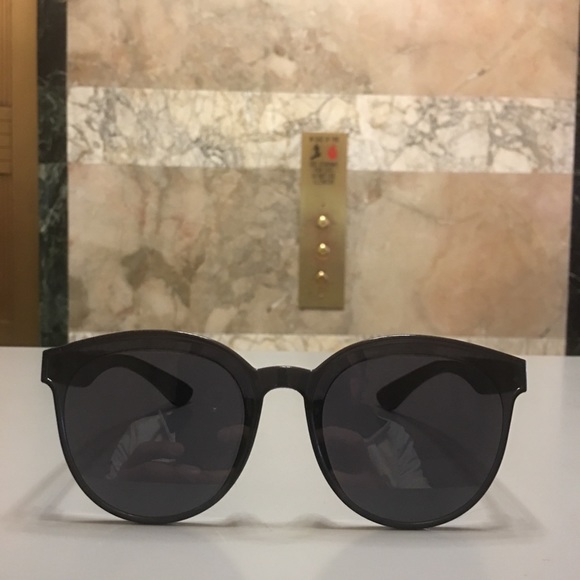 Retro Sunglasses - Picture 1 of 5